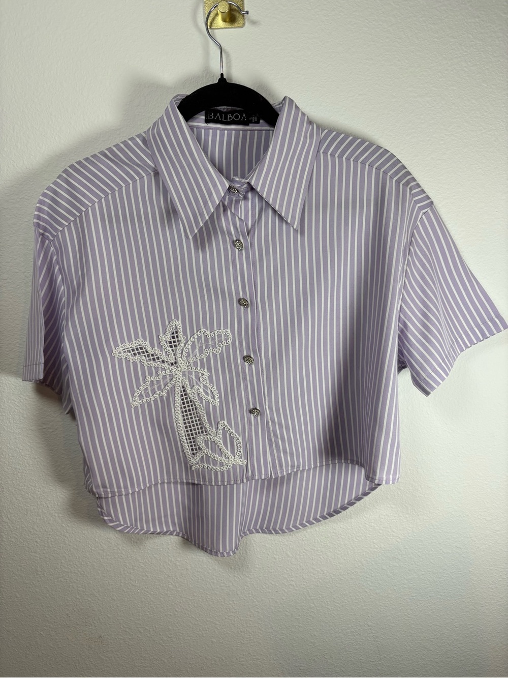 Lavender Stripe Cropped Button-Front Shirt with Embroidered Palm